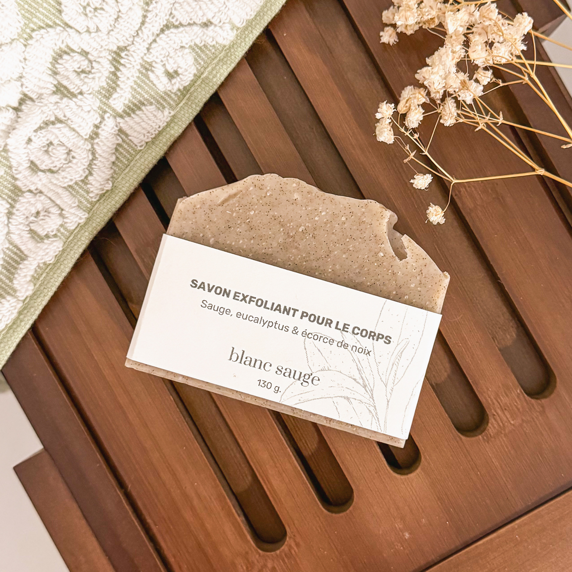 Savon exfoliant pour le corps | blanc sauge